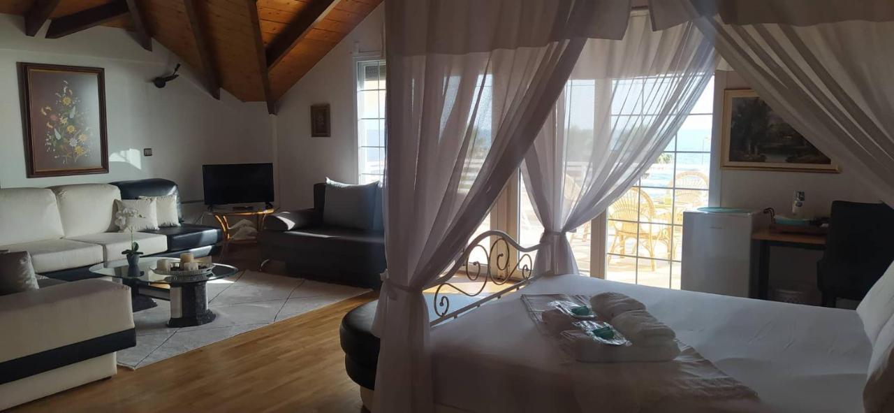 Suite In Front Of The Sea Nea Thesi Esterno foto